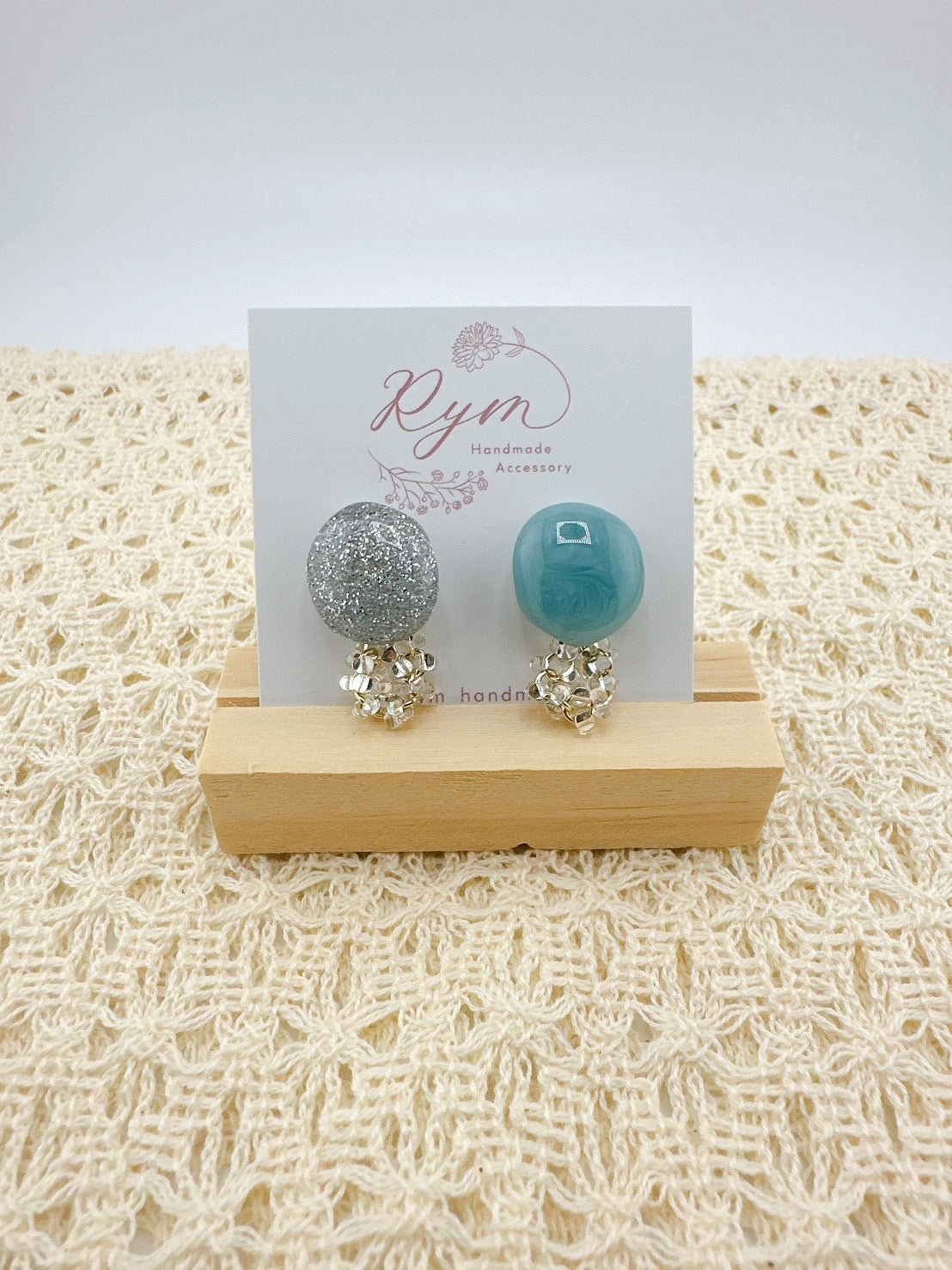 【Rym handmade(リム ハンドメイド)】ピアス アシンメトリークリアビーズ