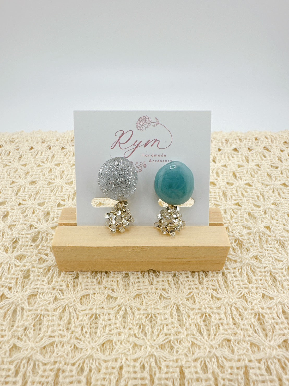 【Rym handmade(リム ハンドメイド)】イヤリング アシンメトリークリアビーズ