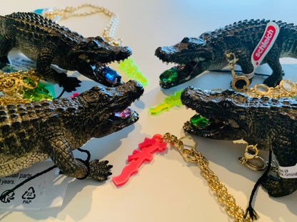 勲章屋さん【kunshoyasan】×シュライヒ　ワニネックレス