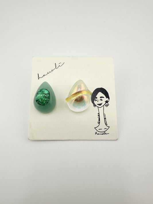 【hauoli(ハウオリ)】ピアス　雫×グリーンラメ