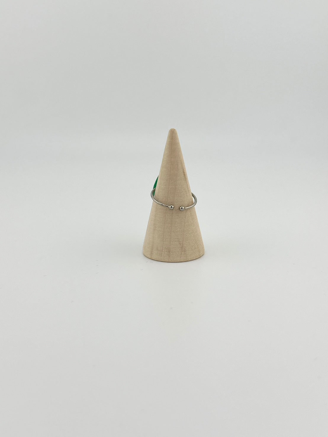 【hauoli(ハウオリ)】リング　エメラルドグリーン雫