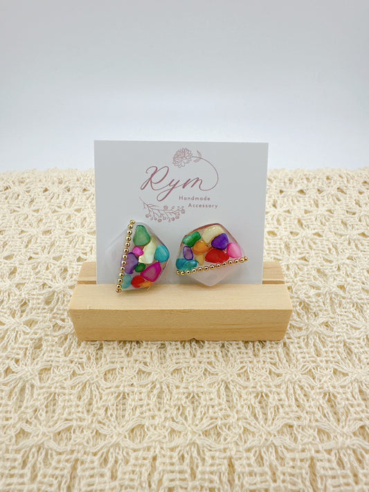 【Rym handmade(リム　ハンドメイド)】ピアス　カラフルさざれシェル